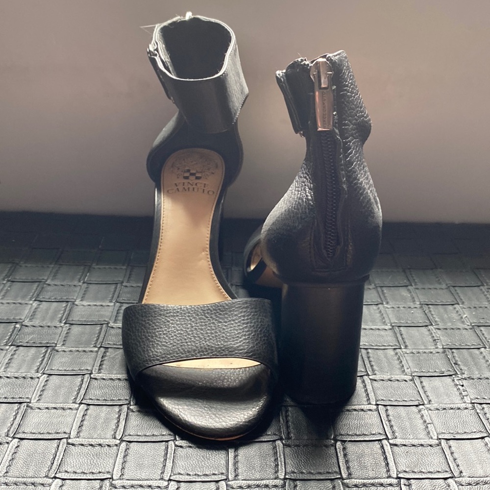 Lightly worn Vince Camuto heels Sz 7.5
